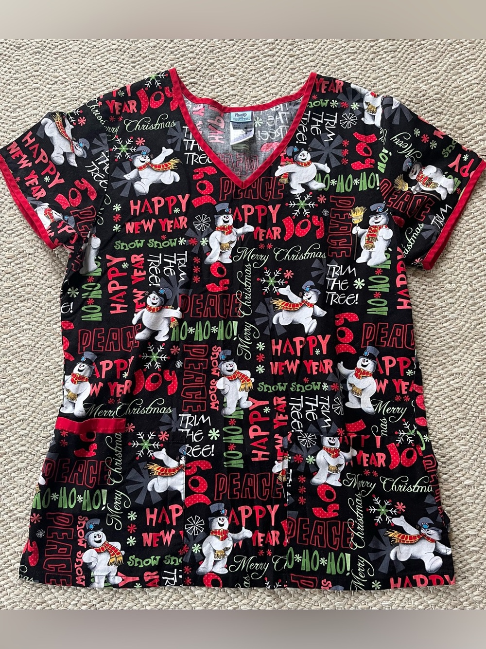 Women’s Small Frosty the Snowman Print Scrub Top